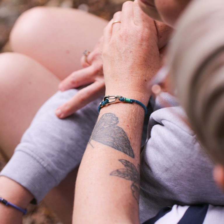 Bracelet femme en corde vert canard avec mousqueton – style élégant et naturel – Monzémaré