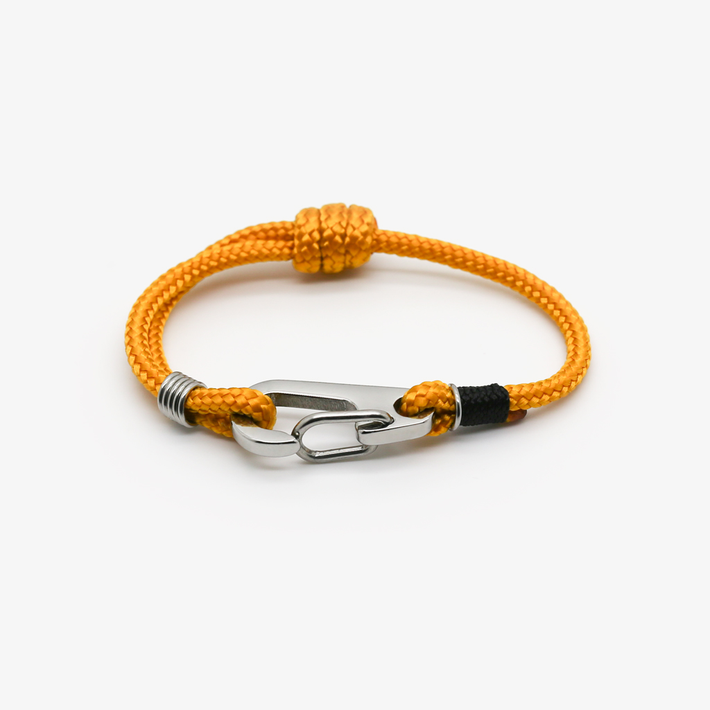 Bracelet Grand-Bornand en mousqueton avec corde jaune pour enfant, vue produit sur fond blanc, Monzémaré