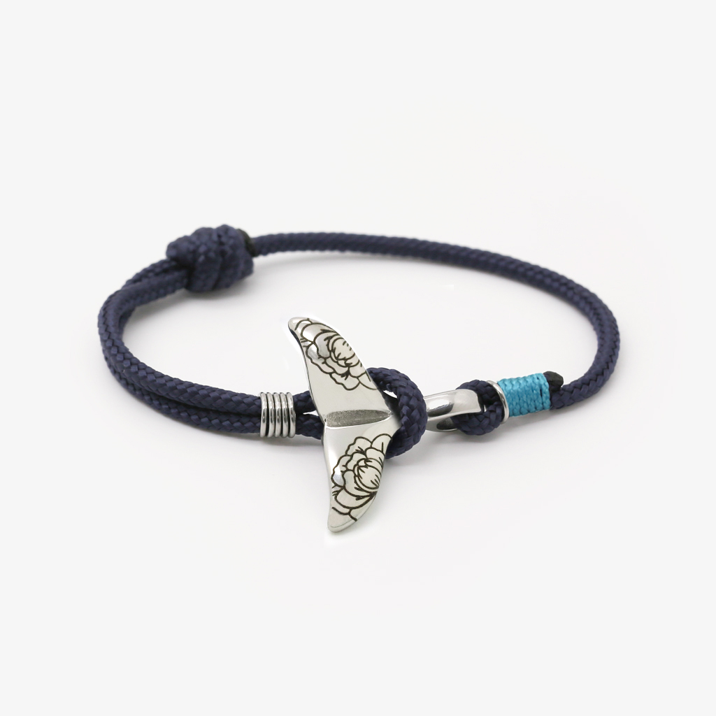 Bracelet pour femme en corde bleue avec attache baleine et motif pivoine – style élégant et féminin – Monzémaré