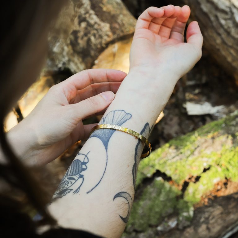 Bracelet jonc femme acier doré - topo - randonnée