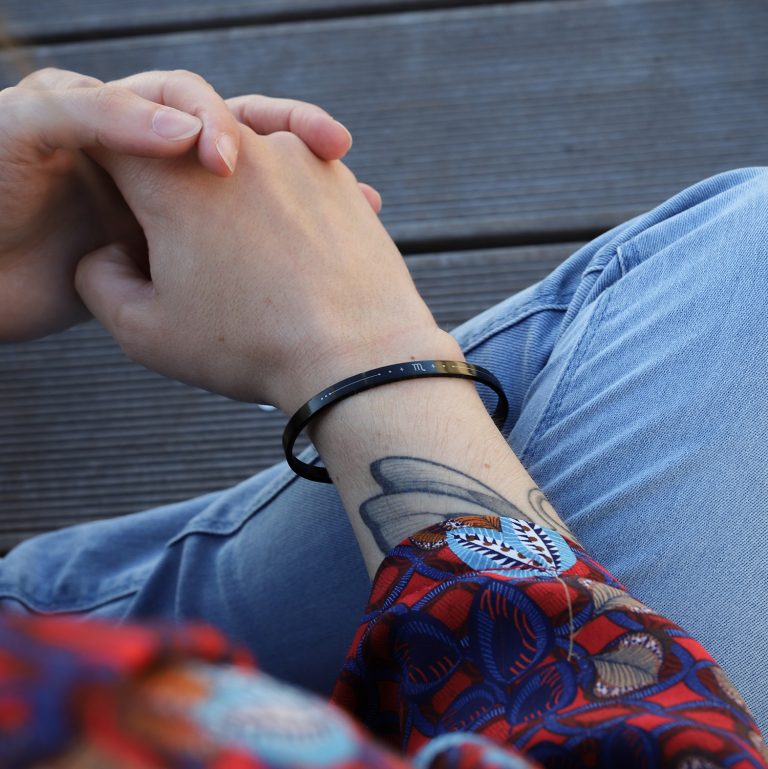 Bracelet jonc femme acier noir - Scorpion - Signe du Zodiaque - Porté - Monzémaré