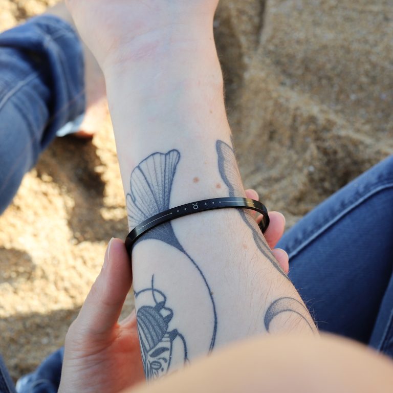 Bracelet jonc femme acier noir - Taureau - Signe du Zodiaque - Porté - Monzémaré
