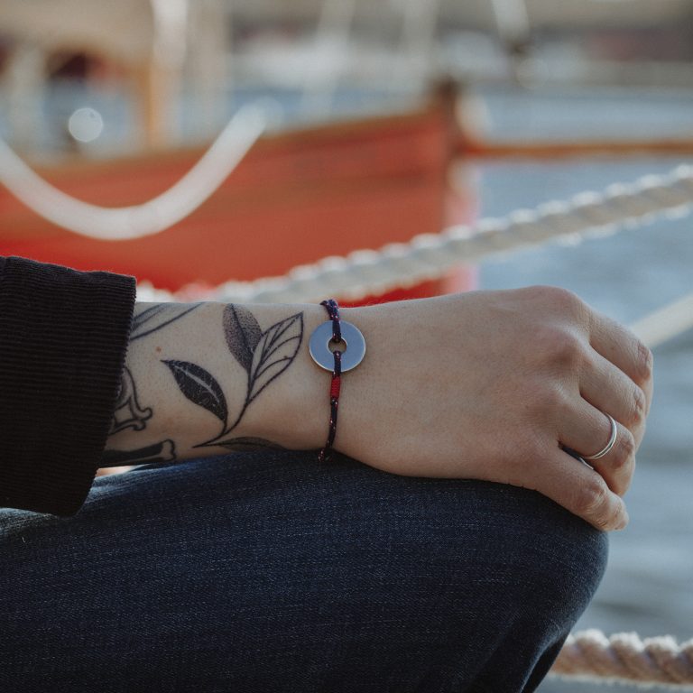 Bracelet le messager femme porté